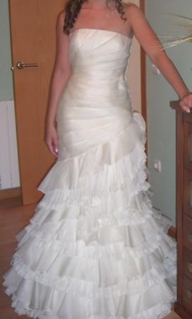 Vestido de novia con volantes