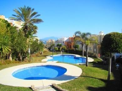 Apartamento con 3 dormitorios se vende en Casares Costa, Costa del Sol