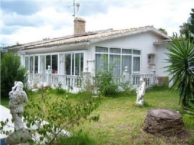 Chalet con 3 dormitorios se vende en Estepona, Costa del Sol