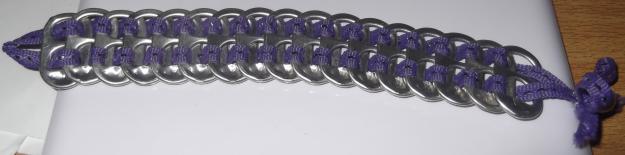 Se venden pulseras y objetos de todo tipo a buen precio
