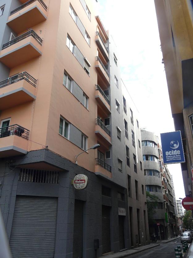 Se alquila local en Calle San Francisco de Santa Cruz de Tenerife, disponibilidad diciembr