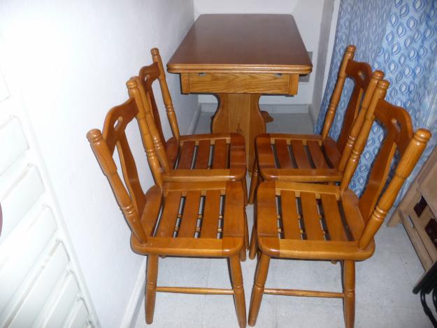 Vendo bonita mesa extensible y 4 sillas de roble macizo