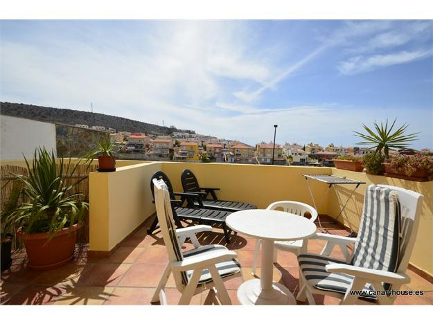 Apartamento tipo duplex, en venta en Arguineguin, dos dormitorios.  Property offered for sale by Canary House Real Estat