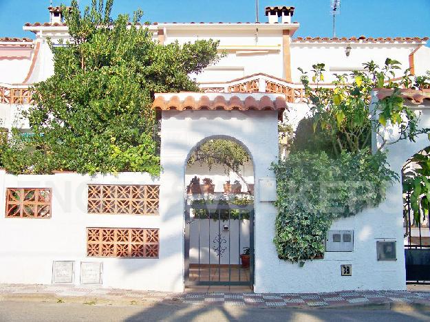 Casa adosada en Escala, L´