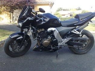 Moto Kawasaki Z750 negro año 2006, 28500 km