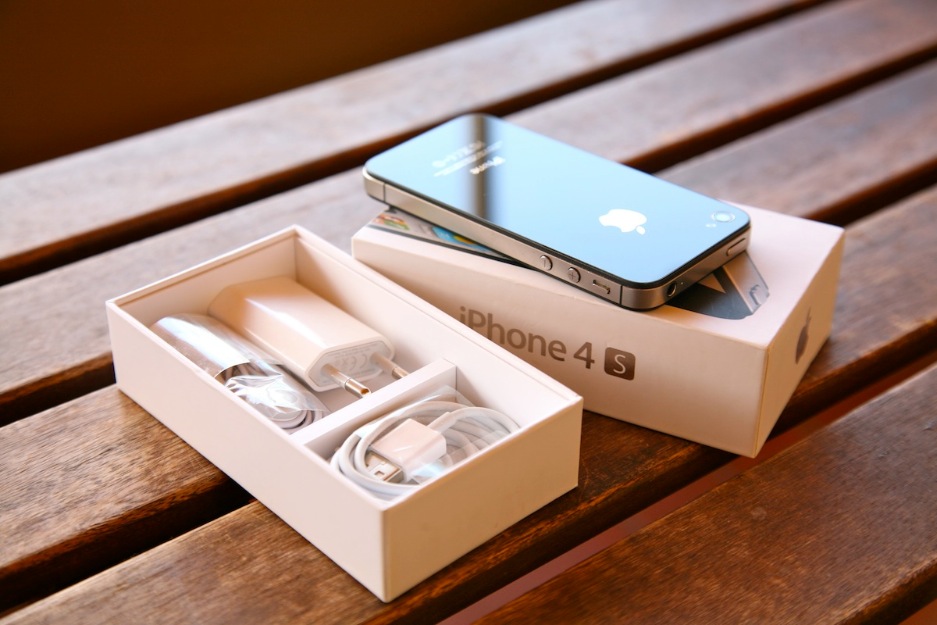 Pack iPhone 4S 16Gb Applecare+Auriculares Senheisser+Cargador Coche