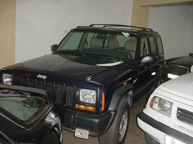 Venta de Jeep CHEROKEE TD 5P 115CV '96 en Barcelona