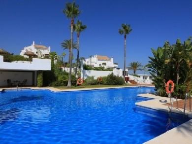 Apartamento con 3 dormitorios se vende en Marbella, Costa del Sol