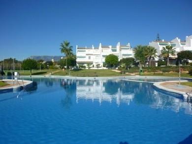 Apartamento con 3 dormitorios se vende en Marbella, Costa del Sol