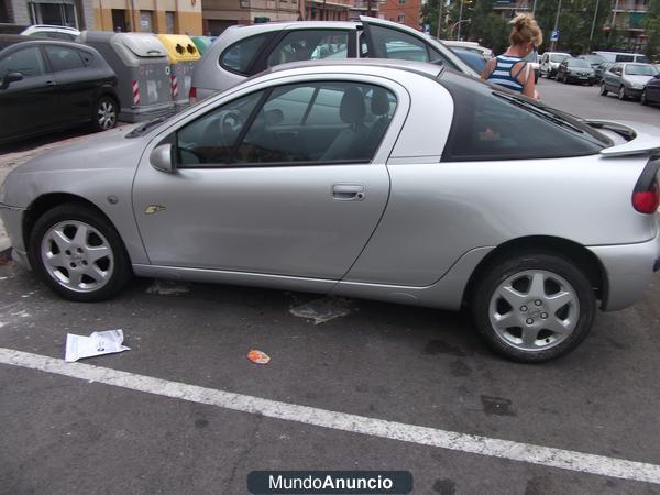 Vendo un coche opel tigra deportivo de año 2000 con solo 10.5000 km