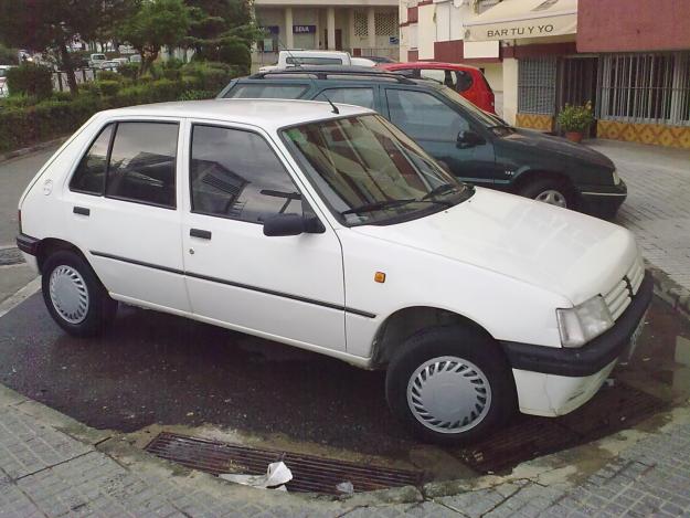 VENDO LA LEYENDA DE PEUGEOT..    205 1.100 GASOLINA CON AIRE