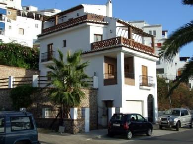 Chalet con 3 dormitorios se vende en Frigiliana, Axarquia