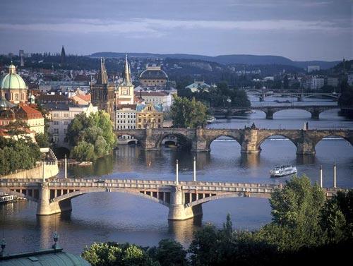 vuelo+hotel PRAGA 4 NOCHES 4*