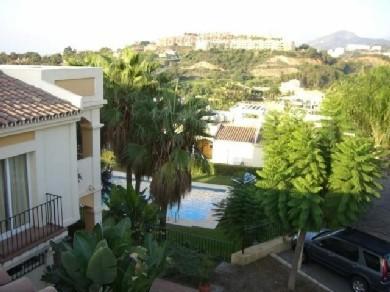 Adosado con 3 dormitorios se vende en Marbella, Costa del Sol