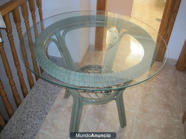 conjunto de mimbre y médula 1 mesa, 2 sillones y 4 sillones giratorios.