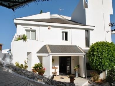 Chalet con 5 dormitorios se vende en Marbella, Costa del Sol