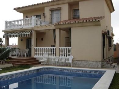 Chalet con 5 dormitorios se vende en Torre del Mar, Costa del Sol
