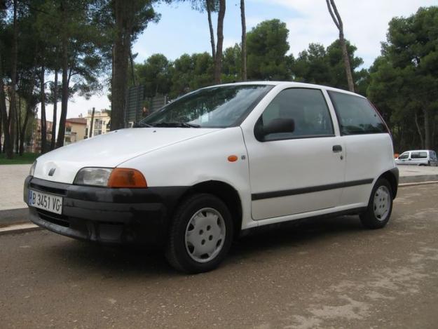 FIAT PUNTO AÑO 99, BUEN ESTADO DE CARROCERIA, REVISADO DE MECANICA. IDEAL PRIMEROS CONDUCT