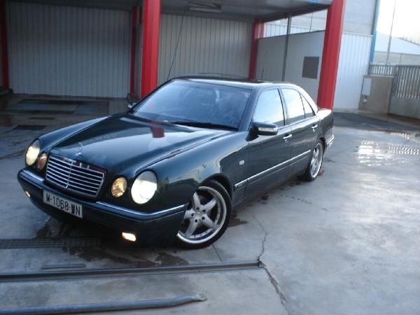 MERCEDES E 300 TD AMG