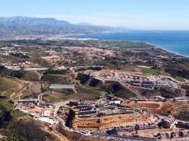 Adosado con 3 dormitorios se vende en Almayate