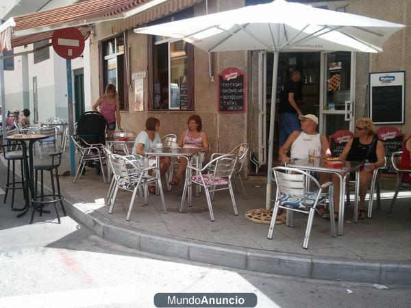 SE VENDE BAR EN TORREVIEJA(ALICANTE).FUNCIONANDO.