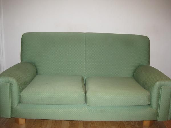 Vendo sofa de 2 plazas en buen estado por 175