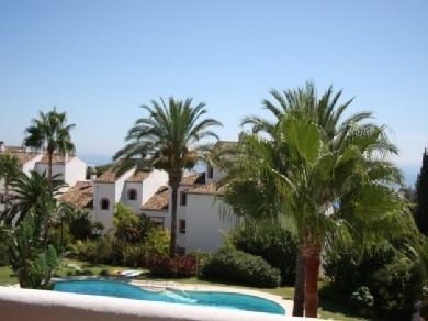 Apartamento con 2 dormitorios se vende en Marbella, Costa del Sol