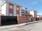 Casa adosada en Navas del Rey - mejor precio | unprecio.es