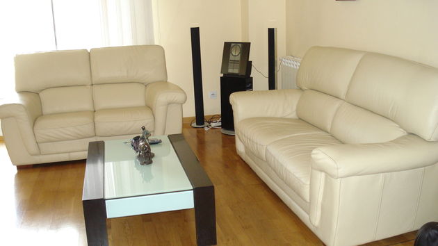 Se vende Lote Salon, comedor, TV, Equipo de musica (regalo cuadro Abiezer Agudelo