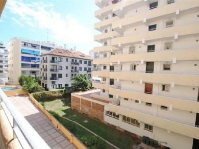 Apartamento con 3 dormitorios se vende en Marbella, Costa del Sol
