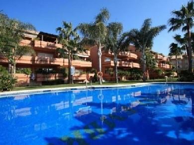 Apartamento con 3 dormitorios se vende en Marbella, Costa del Sol