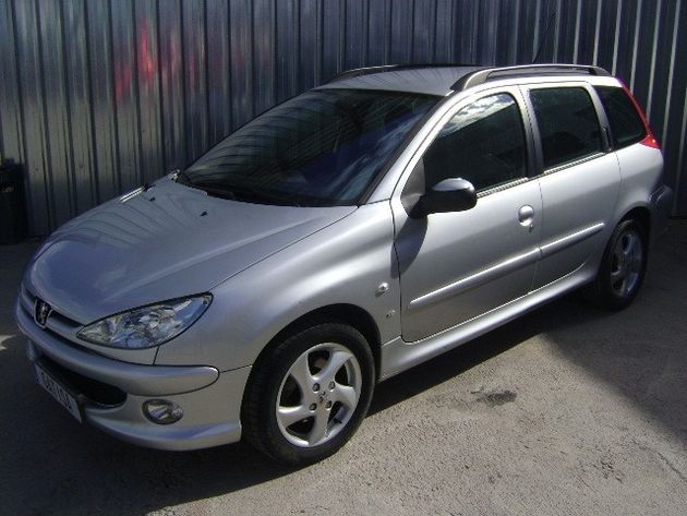 TOYOTA AVENSIS 2.2 D-4D