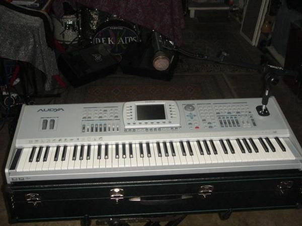 VENDO TECLADO AUDYA KETRON.