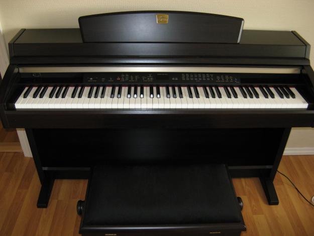 Se vende piano Yamaha Clavinova CLP-240 en excelentes condiciones