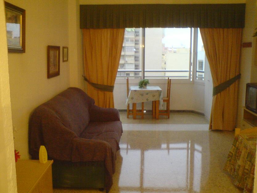 Alquiler estudio amplio Torremolinos centro