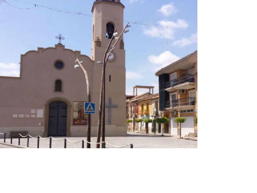 Local comercial de 200 m2 utiles frente plaza y calle peatonal. Perfecto hosteleria