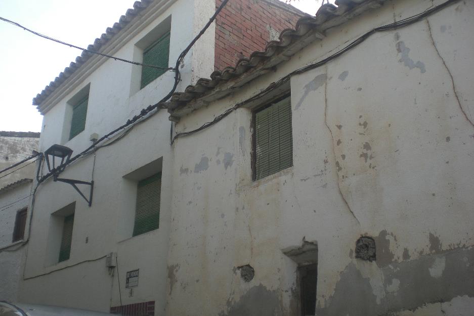 Se vende casa en cunchillos-tarazona.muy grande!!!!