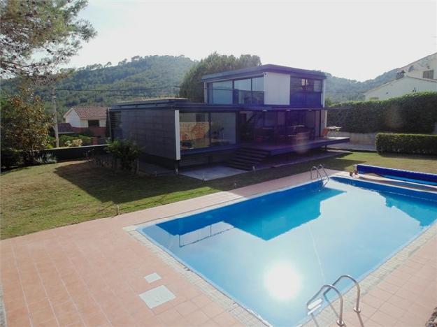 Casa exclusiva con polideportivo privado
