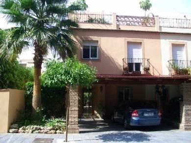 Adosado con 3 dormitorios se vende en Estepona, Costa del Sol