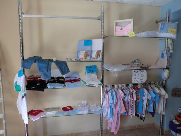 Mobiliario tienda de ropa.