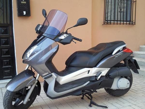 YAMAHA X-MAX 250cc