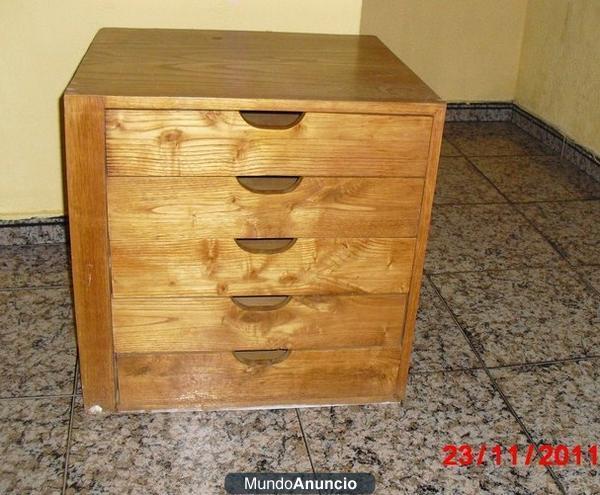 Vendo cómoda y mesita