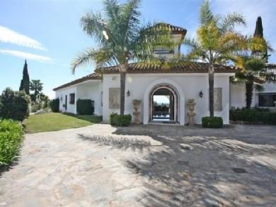 Chalet con 6 dormitorios se vende en Estepona, Costa del Sol