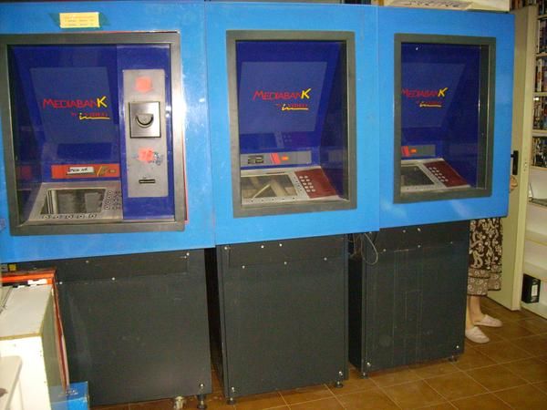 VIDEOBANK.