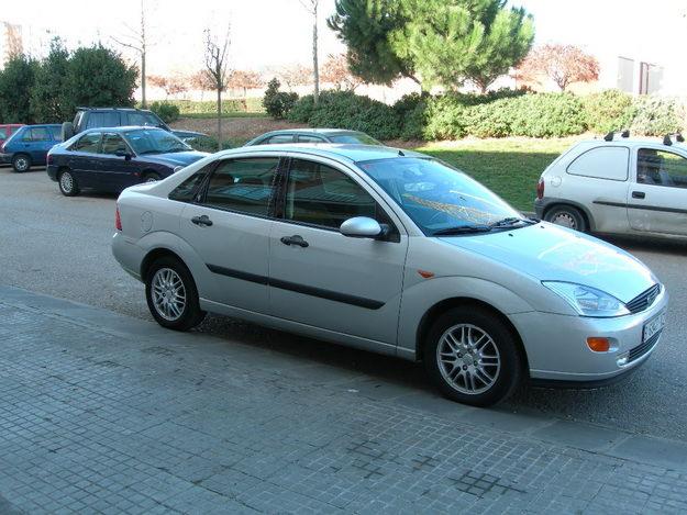 FORD FOCUS 1.6 16V GHIA 4P