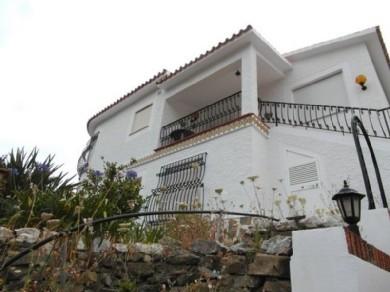 Chalet con 4 dormitorios se vende en Benajarafe, Costa del Sol