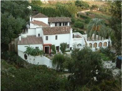 Chalet con 6 dormitorios se vende en Estepona, Costa del Sol