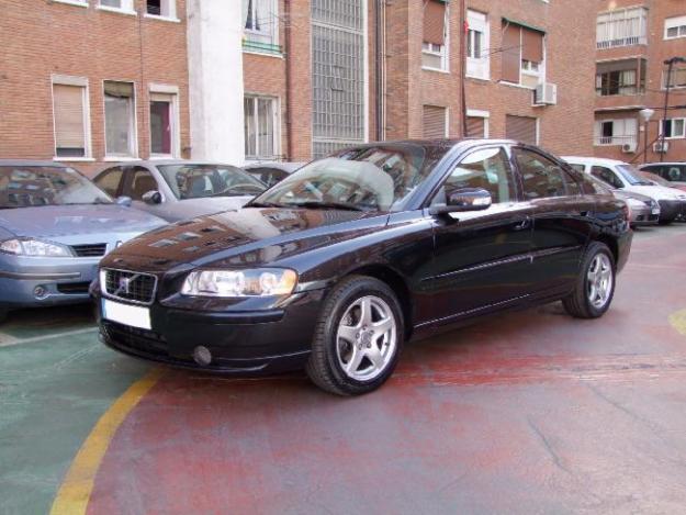 VOLVO S60 2.4 D5 MOMENTUM AUTOMATICO AÑO 2007 45.000KM 163CV - 19.000 EUR