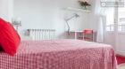 Rooms available - Great 4-bedroom apartment in lively La Latina - mejor precio | unprecio.es