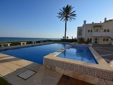 Apartamento con 2 dormitorios se vende en Estepona, Costa del Sol
